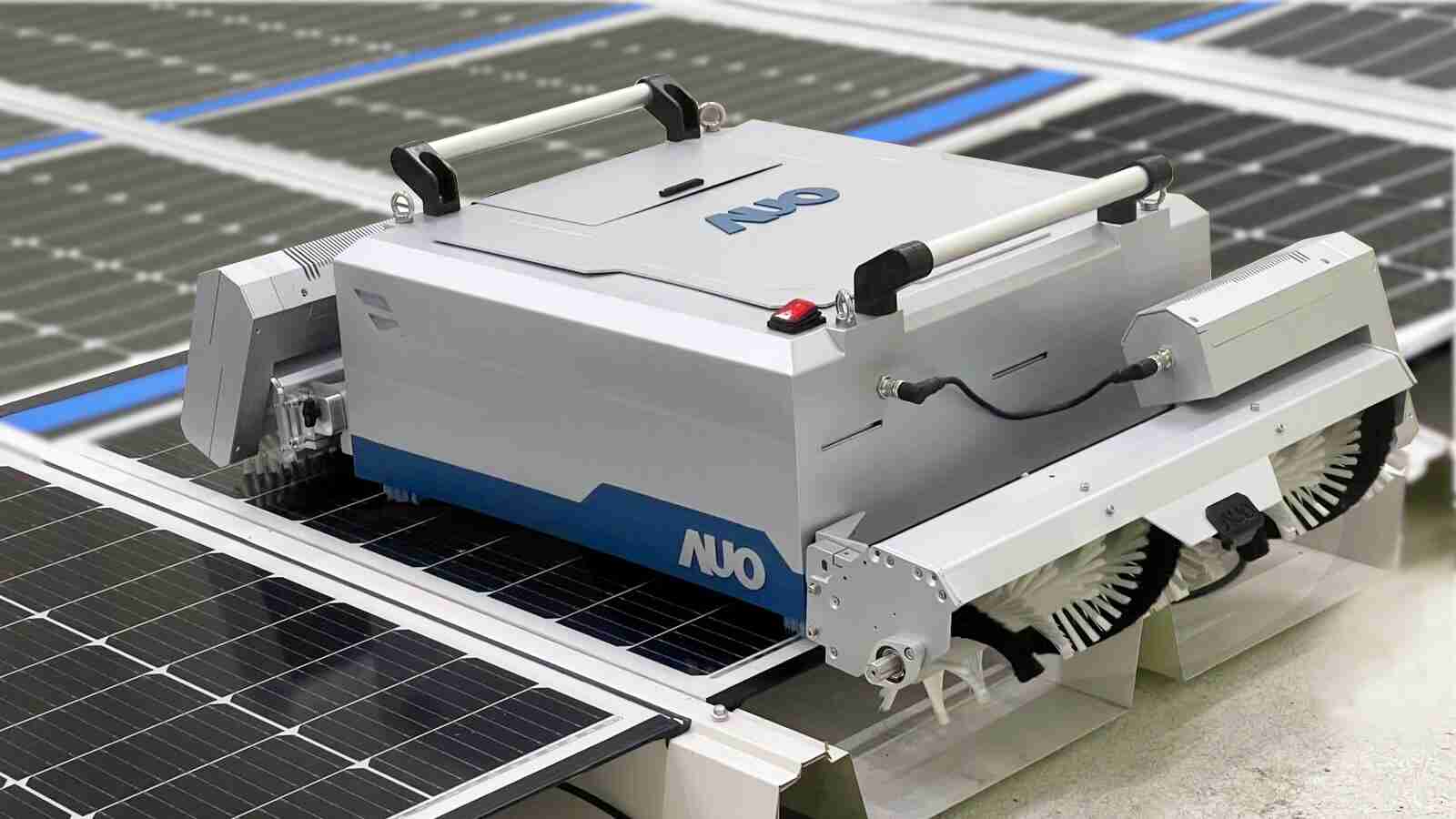 红龙扑克致力EPC场域技术升级，，导入清洁机器人搭配传感器与AI数据分析，，大幅减少维运成本