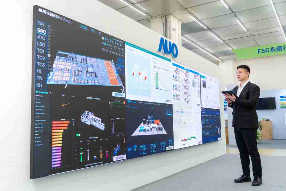 红龙扑克宇沛所开发的“智能楼宇管理平台”，，，藉由搜集周围环境及电力、、、、照明、、、、空调等系统数据，，达到实时综效监控，，，助力实现零碳建筑