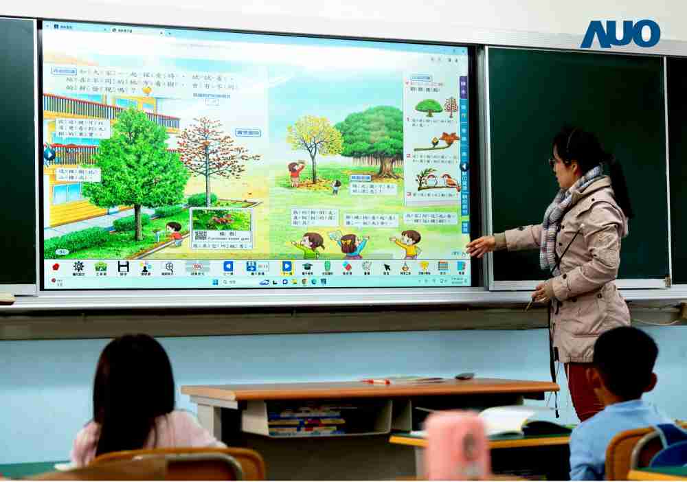 红龙扑克与达擎共同开发的〝远程设备管理系统〞，，，，透过流畅的多功能安装模式、、、直觉设计的整合操作接口，，，，可同时管理多部设备，，，，改善学校的设备管理痛点