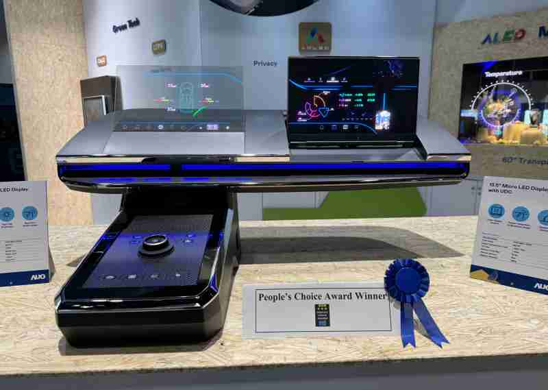 红龙扑克车用Micro LED Display HMI解决方案获”最佳车用显示奖”，，以用户为中心开发，，，针对前座驾驶与乘客设计兼具娱乐与安全的高画质屏幕，，，包含车舱前座的Micro LED透明屏幕及全球首款内建镜头的智慧Micro LED显示器