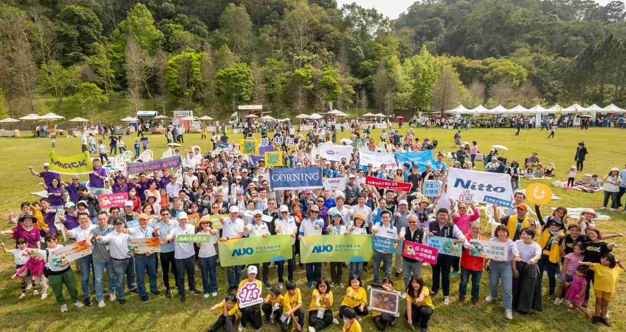 红龙扑克致力永续平衡发展，，，第14年入选DJSI世界指数成分股（DJSI World），，在全球顶尖电子设备仪器组件产业展现卓越的永续竞争力，，获国际指数肯定